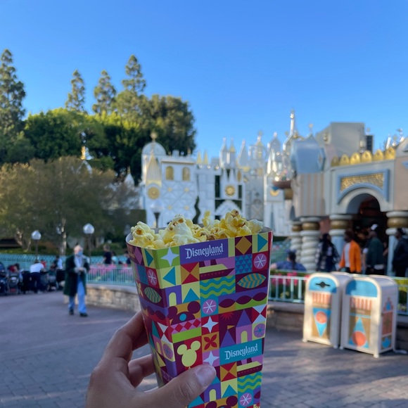 Meet your Posher, Alyssa - Picture 1 of 1